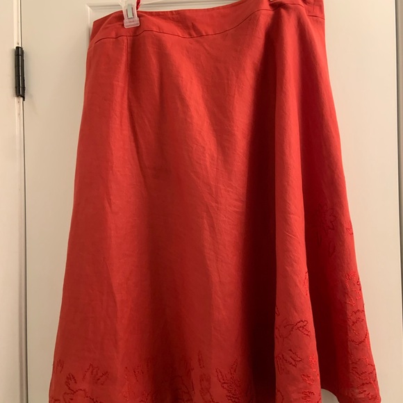 Chic Red Embroidered Midi Skirt - Picture 9 of 9
